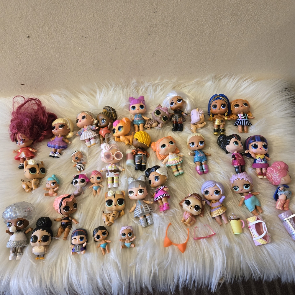 Lot of 41 L.O.L. Surprise! Dolls  & Accessories Collection - Multicolor